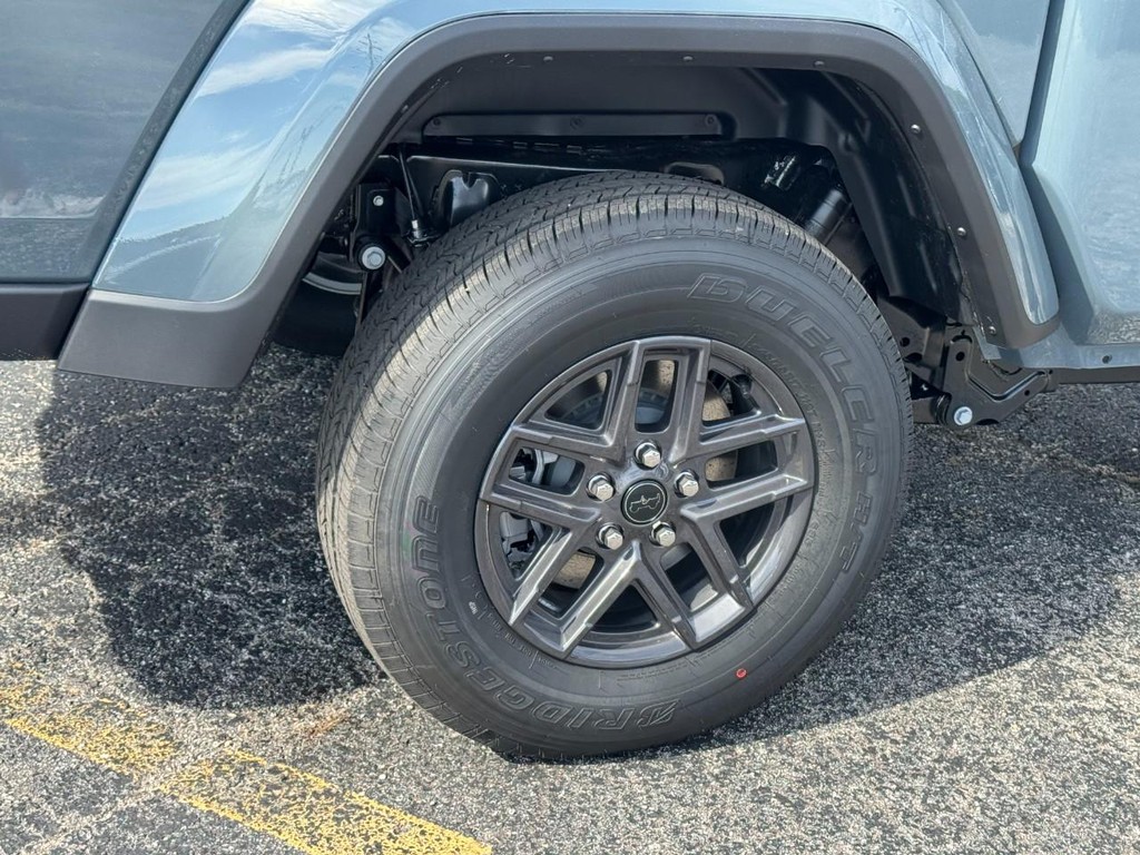 Jeep Gladiator Vehicle Full-screen Gallery Image 04