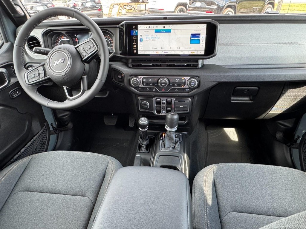 Jeep Gladiator Vehicle Full-screen Gallery Image 06