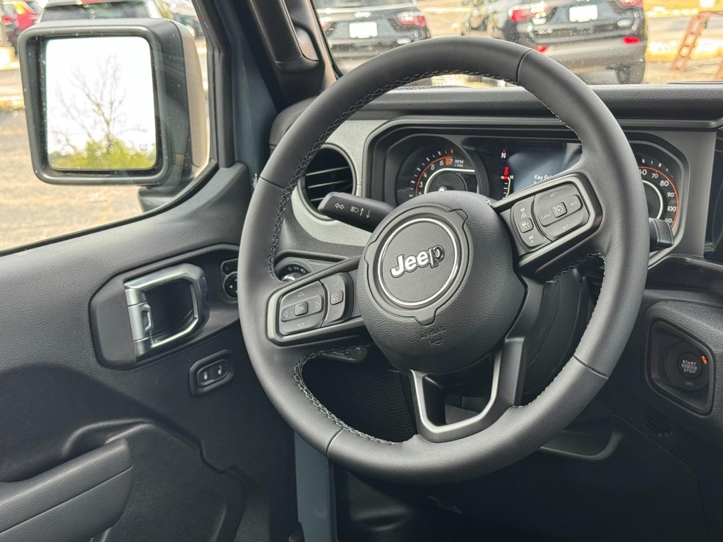 Jeep Gladiator Vehicle Full-screen Gallery Image 07