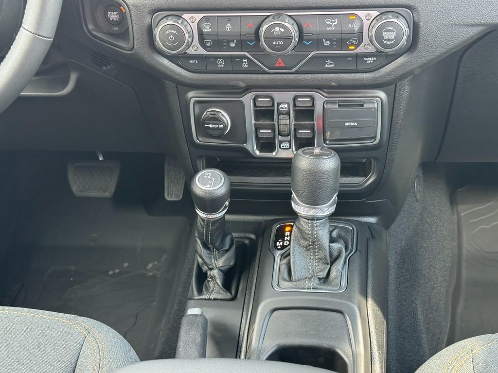 Jeep Gladiator Vehicle Full-screen Gallery Image 09