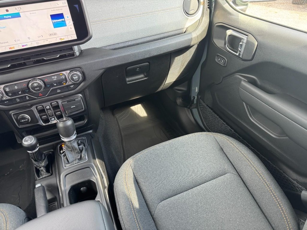 Jeep Gladiator Vehicle Full-screen Gallery Image 10