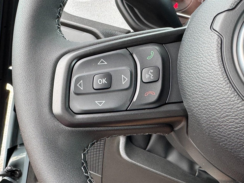 Jeep Gladiator Vehicle Full-screen Gallery Image 11