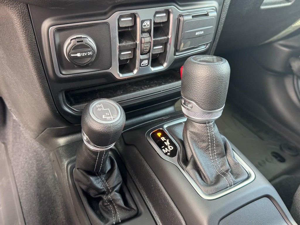 Jeep Gladiator Vehicle Full-screen Gallery Image 13