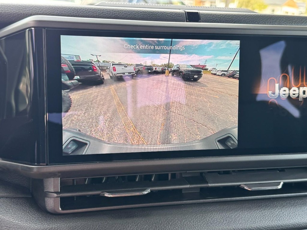 Jeep Gladiator Vehicle Full-screen Gallery Image 15