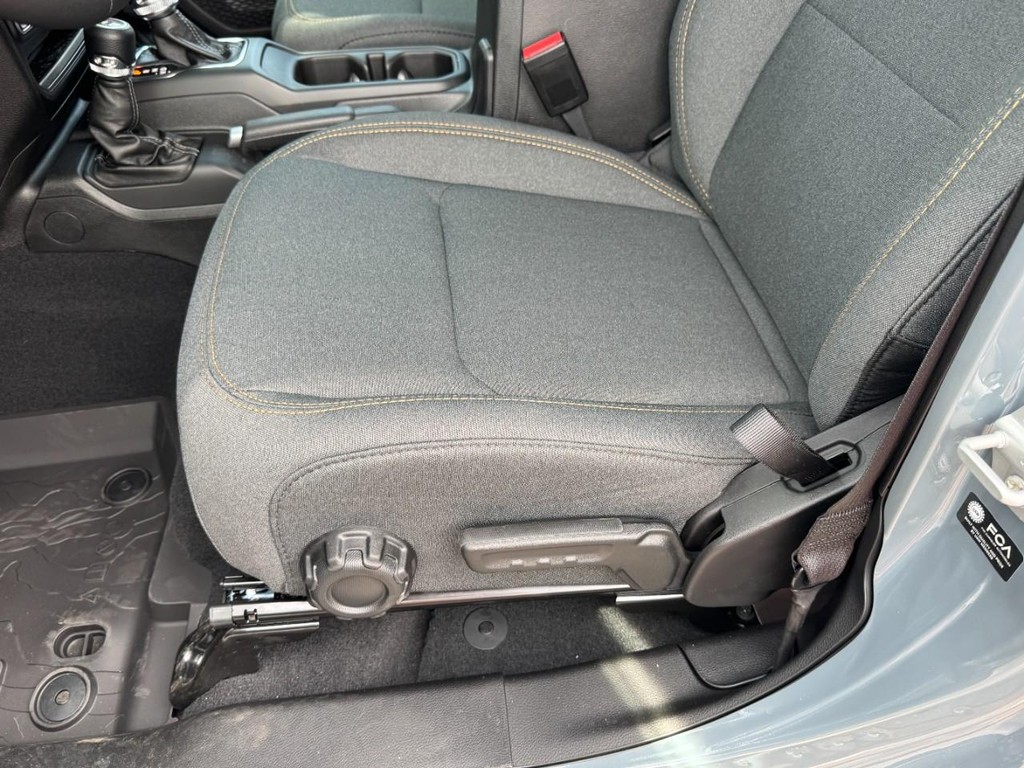 Jeep Gladiator Vehicle Full-screen Gallery Image 18