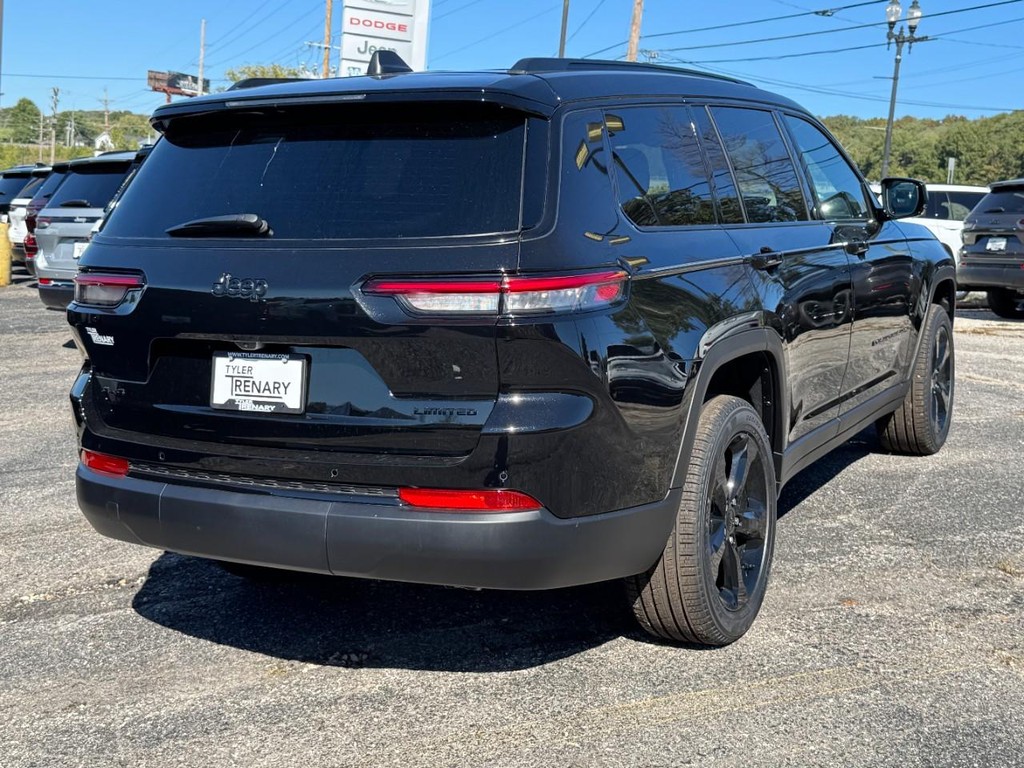 Jeep Grand Cherokee L Vehicle Full-screen Gallery Image 03