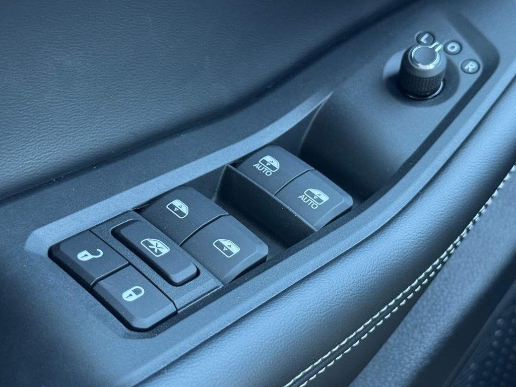 Jeep Grand Cherokee L Vehicle Full-screen Gallery Image 21