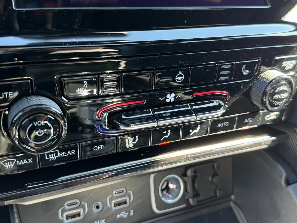 Jeep Grand Cherokee L Vehicle Full-screen Gallery Image 15