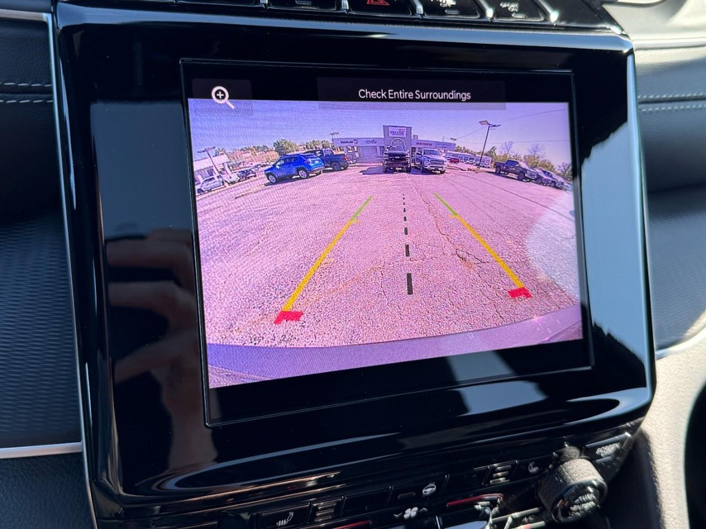 Jeep Grand Cherokee L Vehicle Full-screen Gallery Image 17