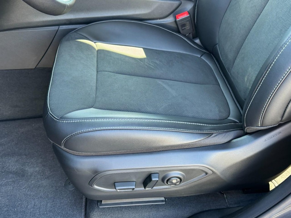 Jeep Grand Cherokee L Vehicle Full-screen Gallery Image 18