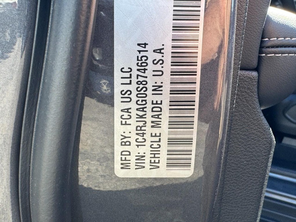 Jeep Grand Cherokee L Vehicle Full-screen Gallery Image 19