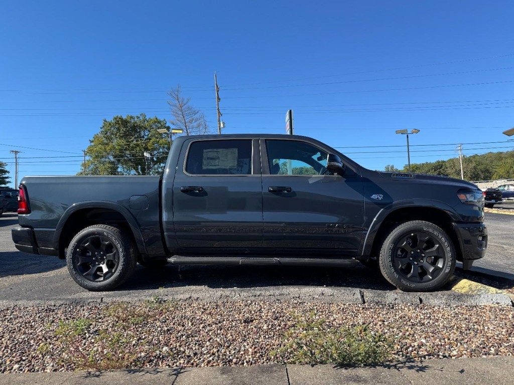 Ram 1500 Vehicle Full-screen Gallery Image 02