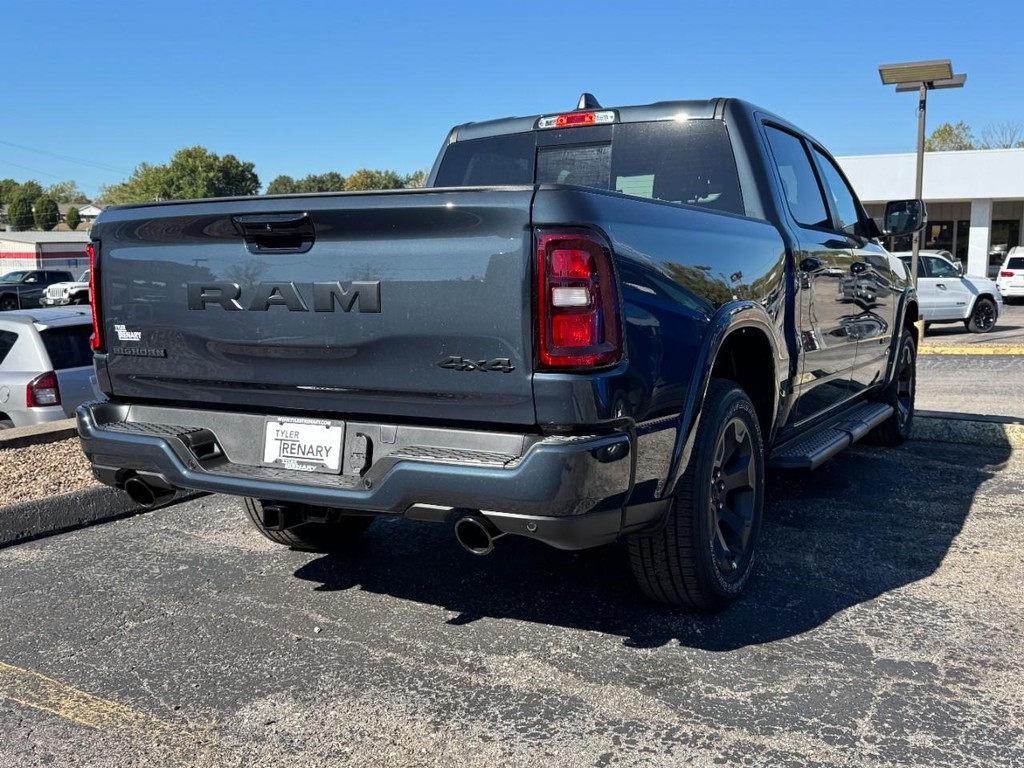 Ram 1500 Vehicle Full-screen Gallery Image 03