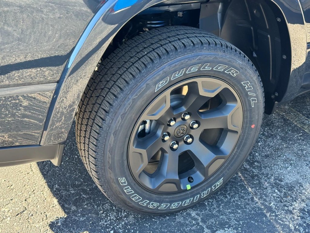 Ram 1500 Vehicle Full-screen Gallery Image 04