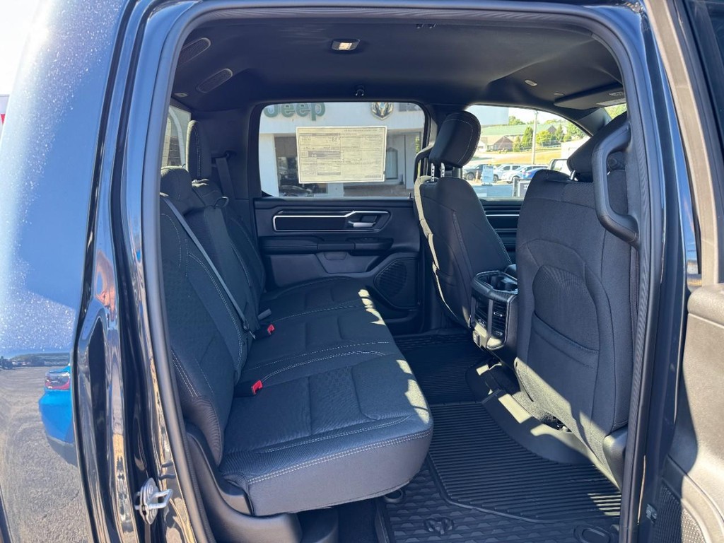 Ram 1500 Vehicle Full-screen Gallery Image 05