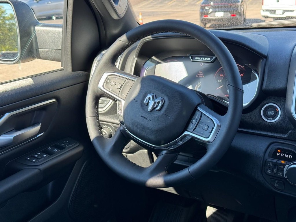 Ram 1500 Vehicle Full-screen Gallery Image 07