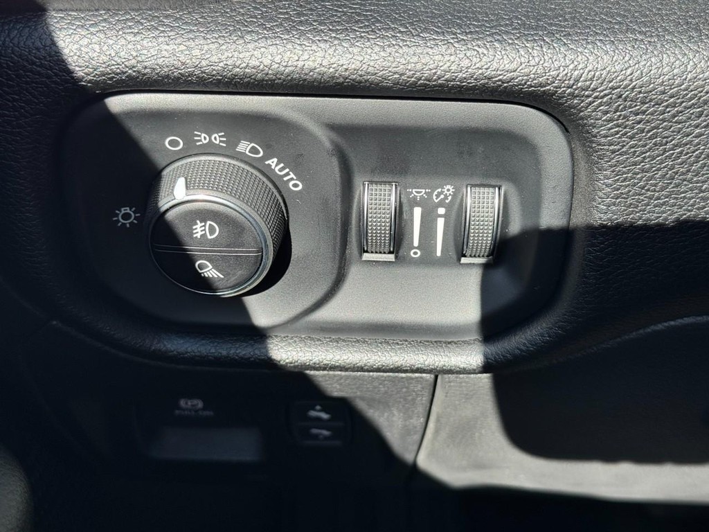 Ram 1500 Vehicle Full-screen Gallery Image 10