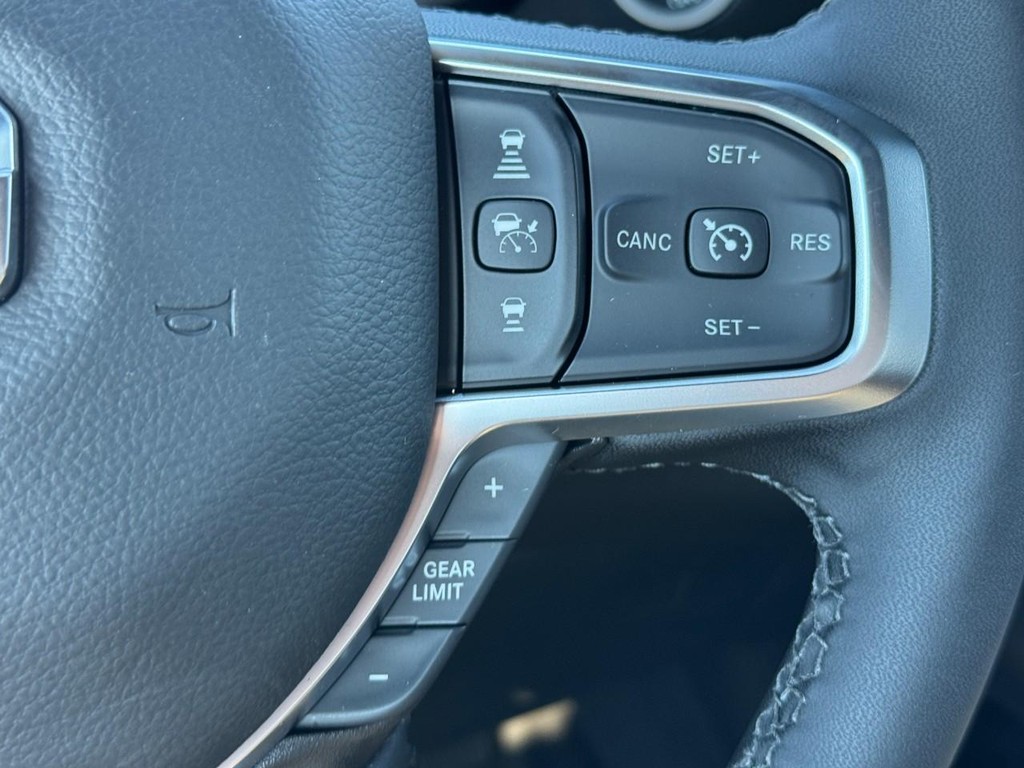 Ram 1500 Vehicle Full-screen Gallery Image 12