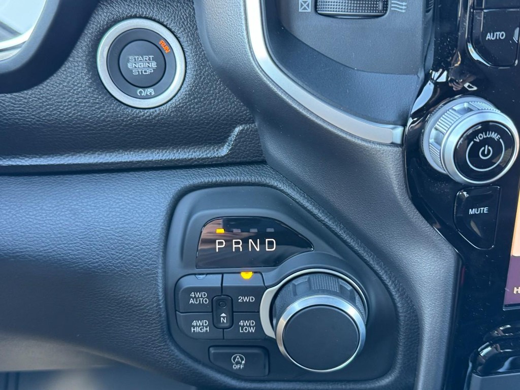 Ram 1500 Vehicle Full-screen Gallery Image 13