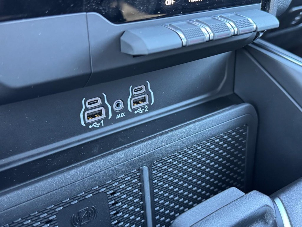 Ram 1500 Vehicle Full-screen Gallery Image 14