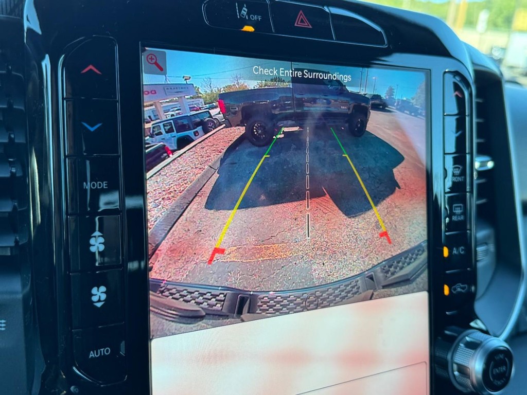 Ram 1500 Vehicle Full-screen Gallery Image 17