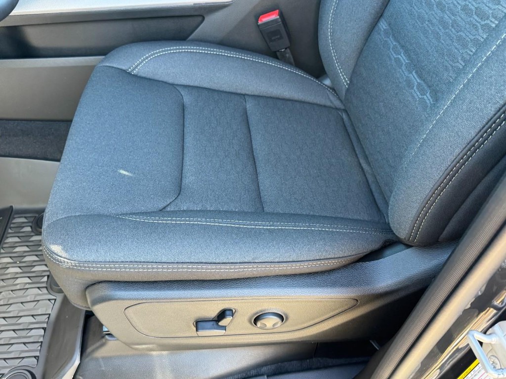 Ram 1500 Vehicle Full-screen Gallery Image 18