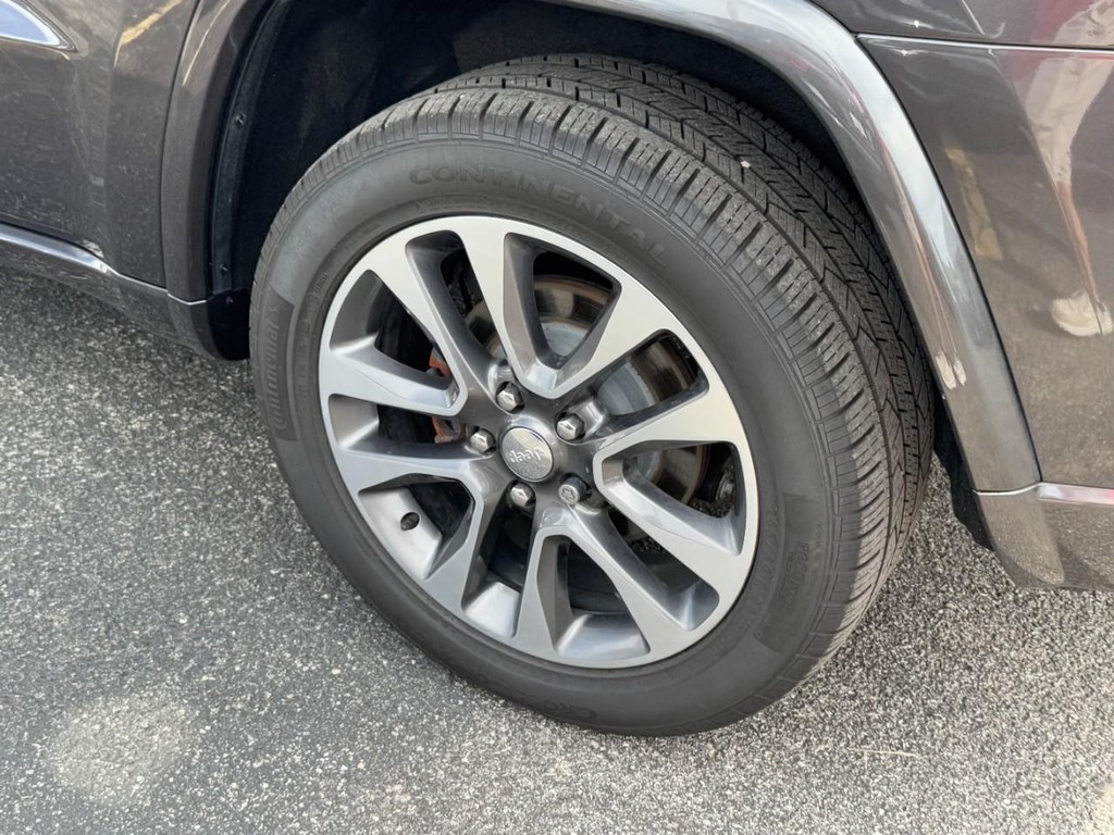 Jeep Grand Cherokee Vehicle Full-screen Gallery Image 05