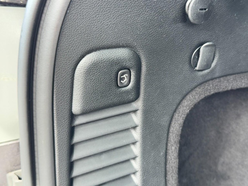 Jeep Grand Cherokee Vehicle Full-screen Gallery Image 12