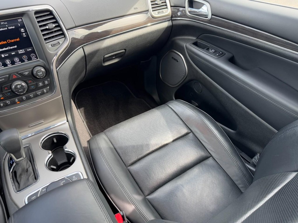 Jeep Grand Cherokee Vehicle Full-screen Gallery Image 19