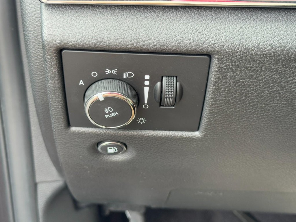 Jeep Grand Cherokee Vehicle Full-screen Gallery Image 21