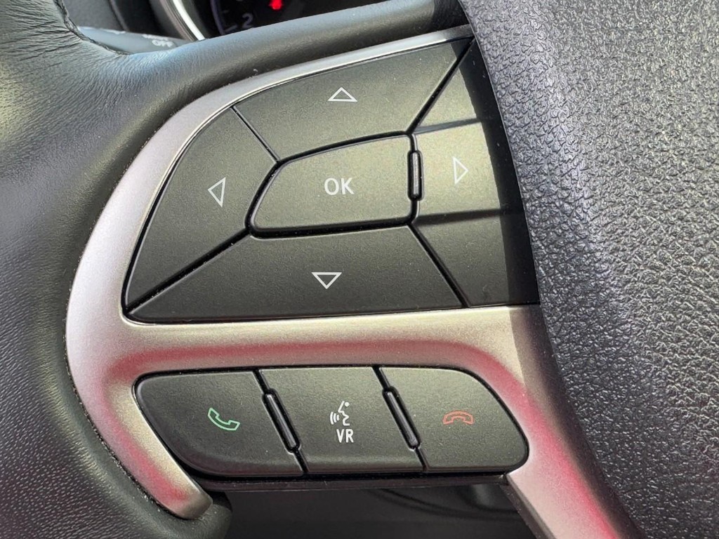 Jeep Grand Cherokee Vehicle Full-screen Gallery Image 22