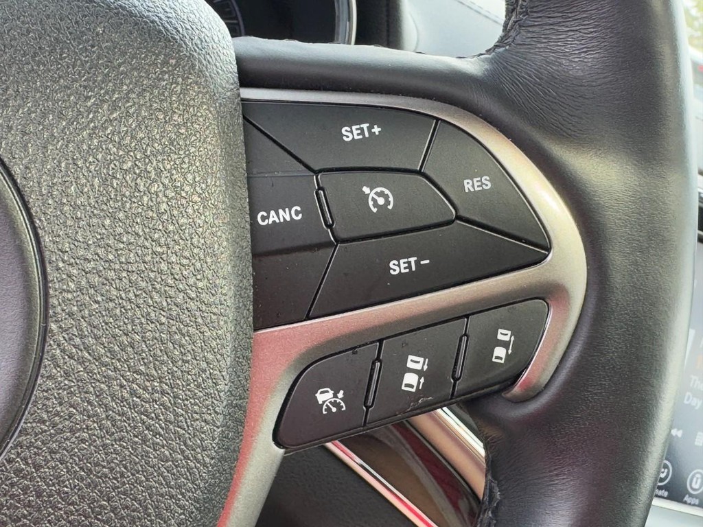 Jeep Grand Cherokee Vehicle Full-screen Gallery Image 23