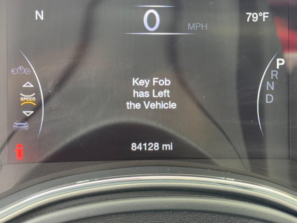 Jeep Grand Cherokee Vehicle Full-screen Gallery Image 24