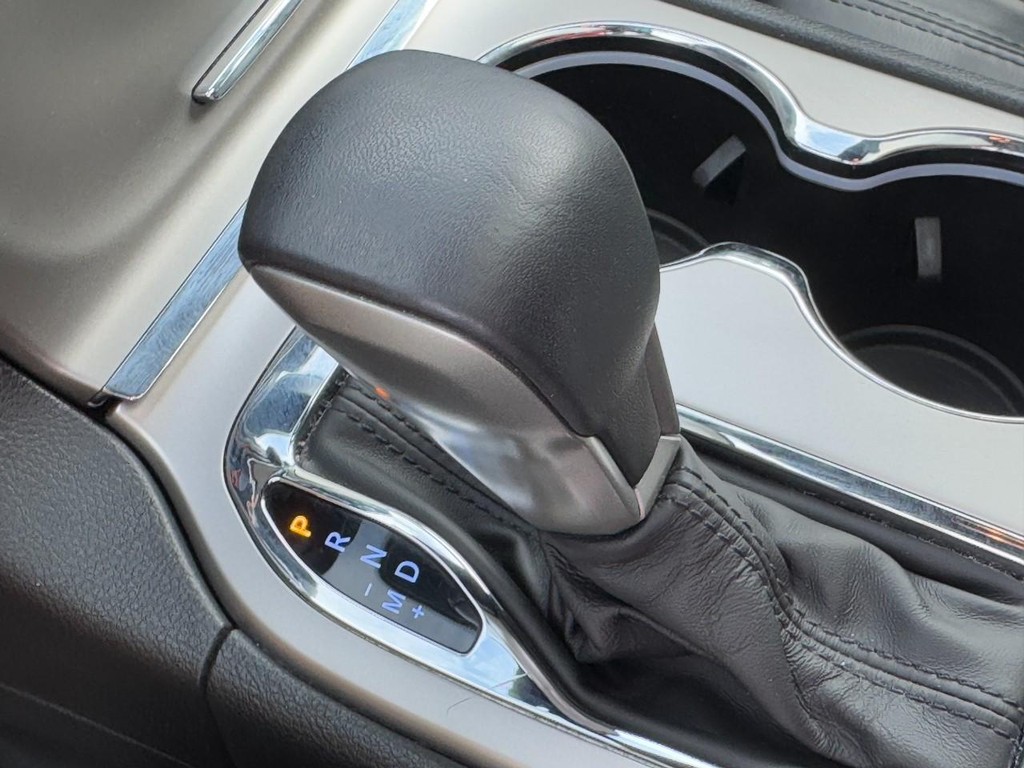 Jeep Grand Cherokee Vehicle Full-screen Gallery Image 25