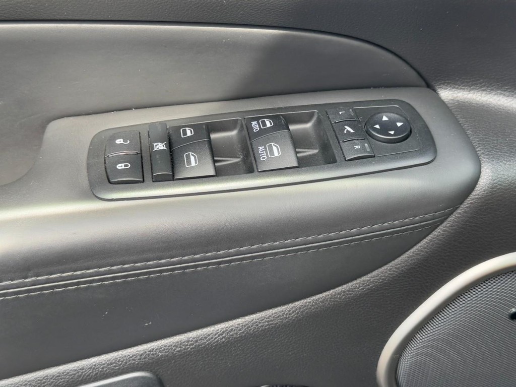 Jeep Grand Cherokee Vehicle Full-screen Gallery Image 29