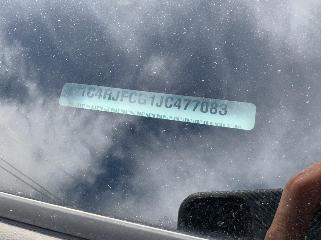 Jeep Grand Cherokee Vehicle Full-screen Gallery Image 31