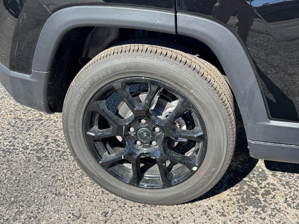 Jeep Compass Vehicle Full-screen Gallery Image 04