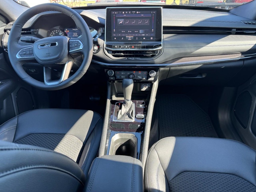 Jeep Compass Vehicle Full-screen Gallery Image 06