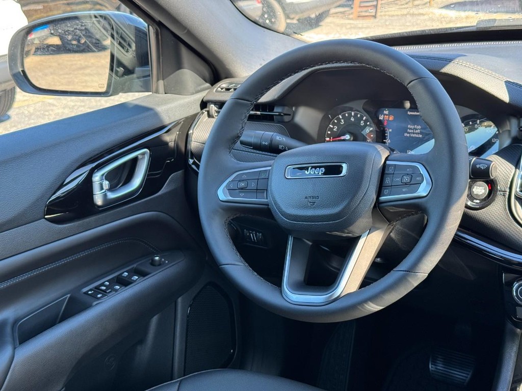 Jeep Compass Vehicle Full-screen Gallery Image 07