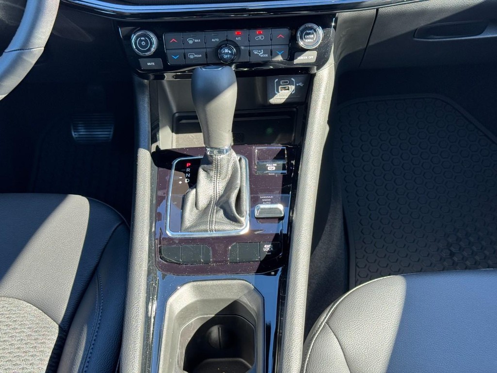 Jeep Compass Vehicle Full-screen Gallery Image 09