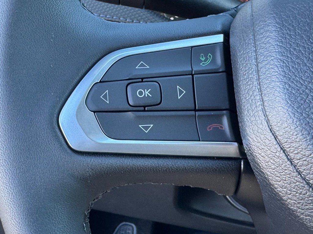 Jeep Compass Vehicle Full-screen Gallery Image 10