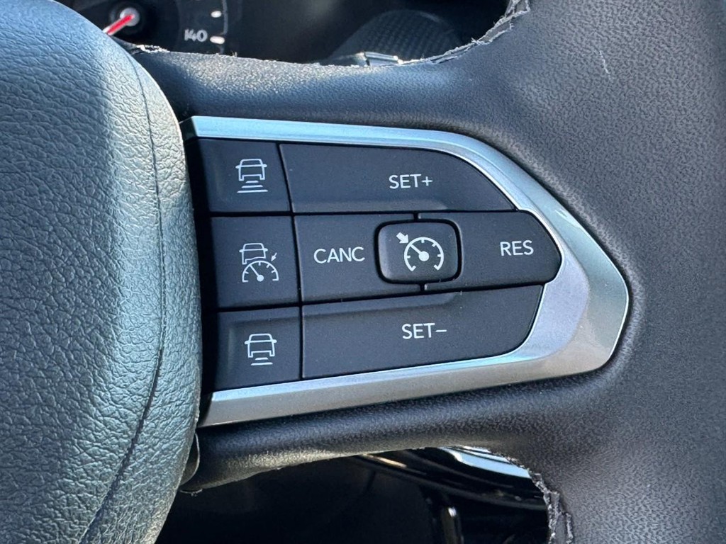 Jeep Compass Vehicle Full-screen Gallery Image 11