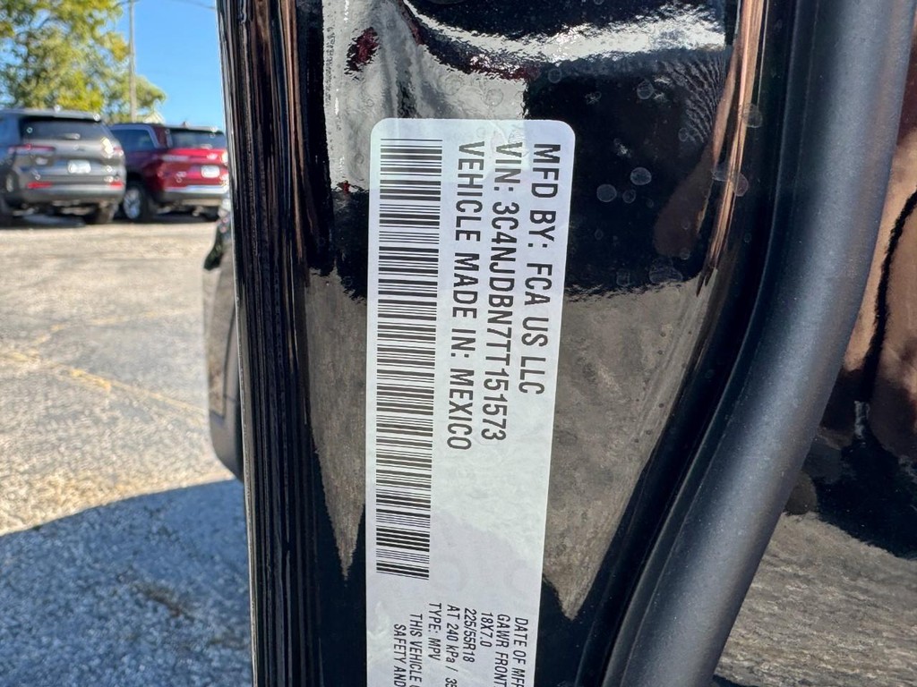 Jeep Compass Vehicle Full-screen Gallery Image 16