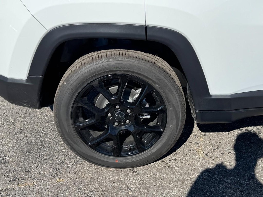 Jeep Compass Vehicle Full-screen Gallery Image 04