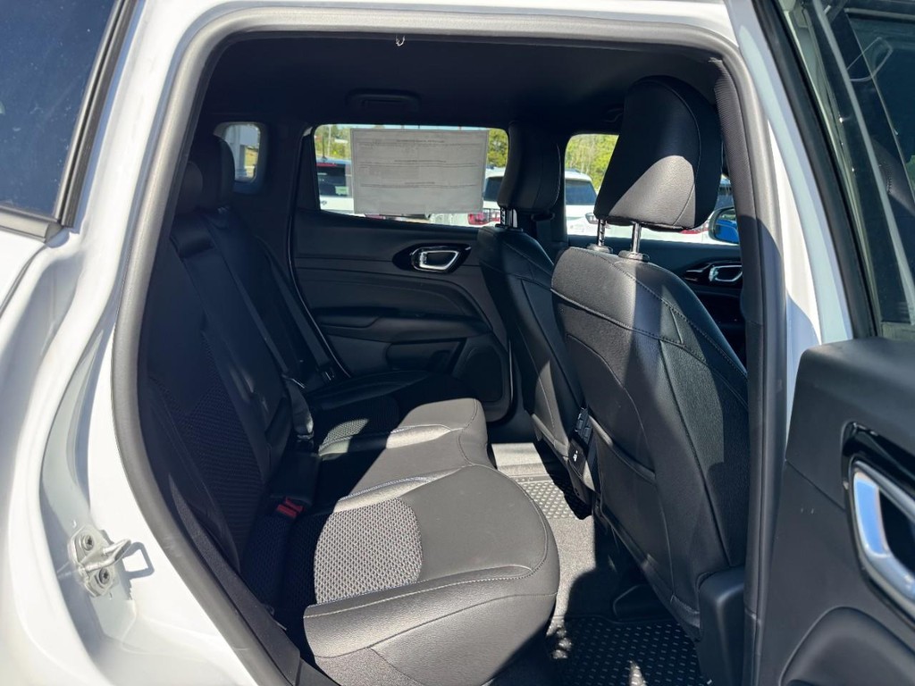 Jeep Compass Vehicle Full-screen Gallery Image 05