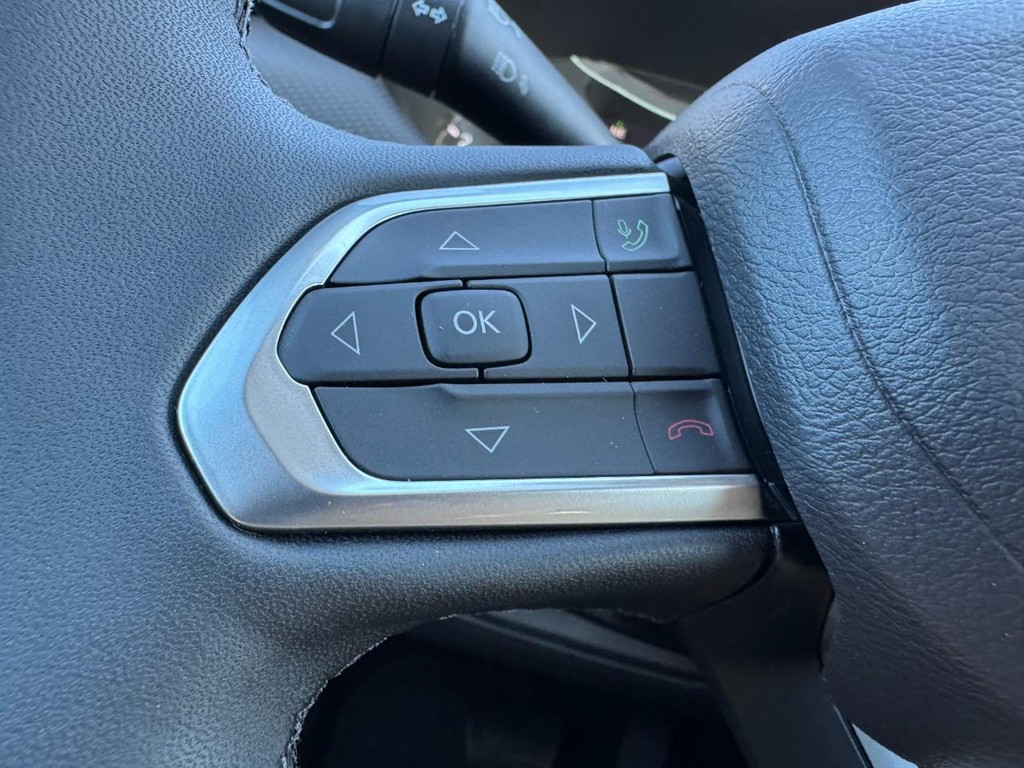 Jeep Compass Vehicle Full-screen Gallery Image 10