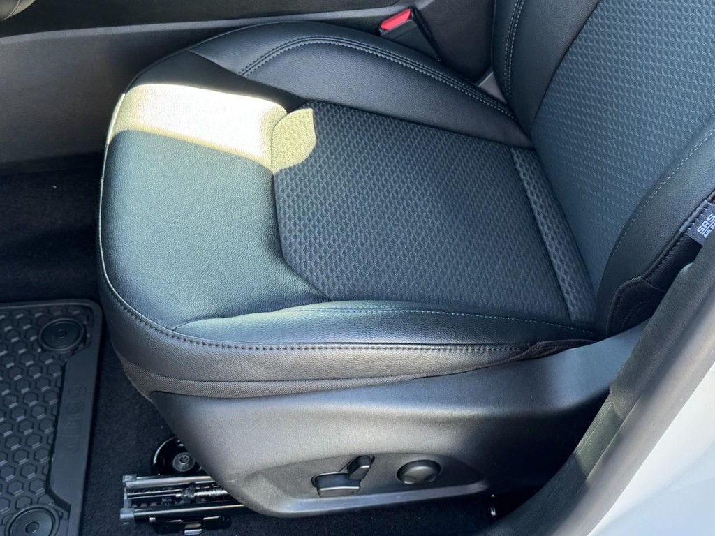 Jeep Compass Vehicle Full-screen Gallery Image 15