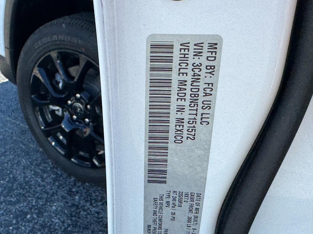 Jeep Compass Vehicle Full-screen Gallery Image 16