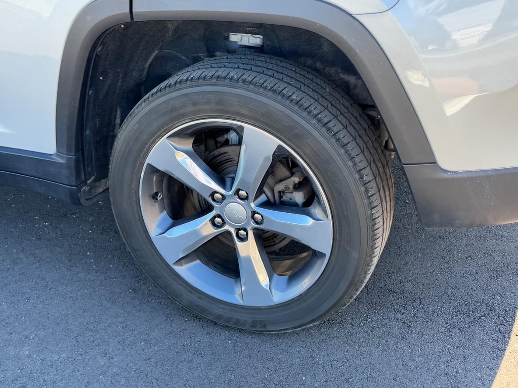 Jeep Grand Cherokee Vehicle Full-screen Gallery Image 05