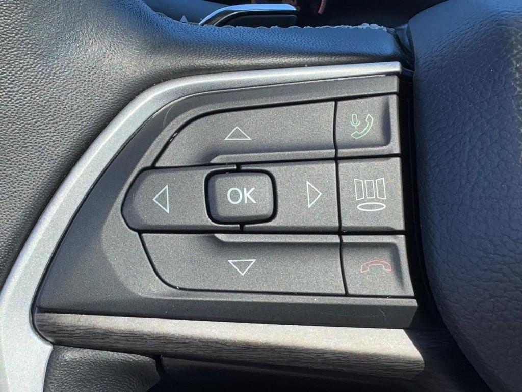 Jeep Grand Cherokee Vehicle Full-screen Gallery Image 18